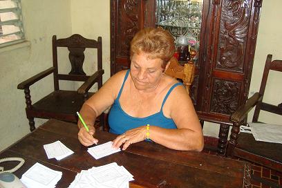 Maria ayudando en las tareas d ela Asociacion.JPG