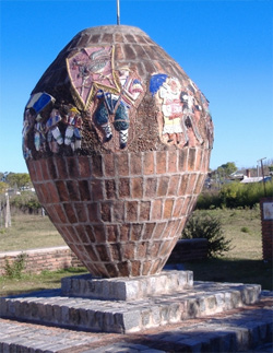 Monumento-al-tamboril-durazno.jpg