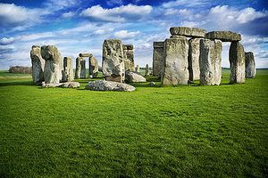 450px-Stonehenge-Green.jpg