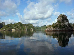 Bahia-de-Halong Vietnam.jpg