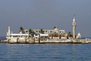 Haji-Ali-Dargah-Mumbai-India.jpg