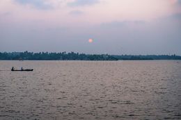 LagoAshtamudi.jpg